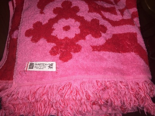 Vintage Martex 100% Cotton Set Of 2 Fringed Red & Pink Bath Towels 38”x 24”-EUC