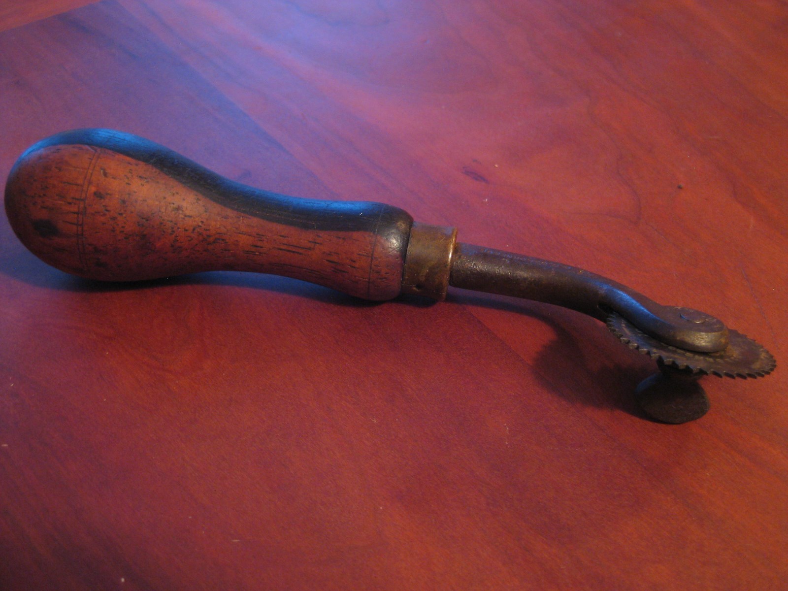 C.S. Osborne & Co #4 Space Marker with #10 Wheel Leather Craft Tool