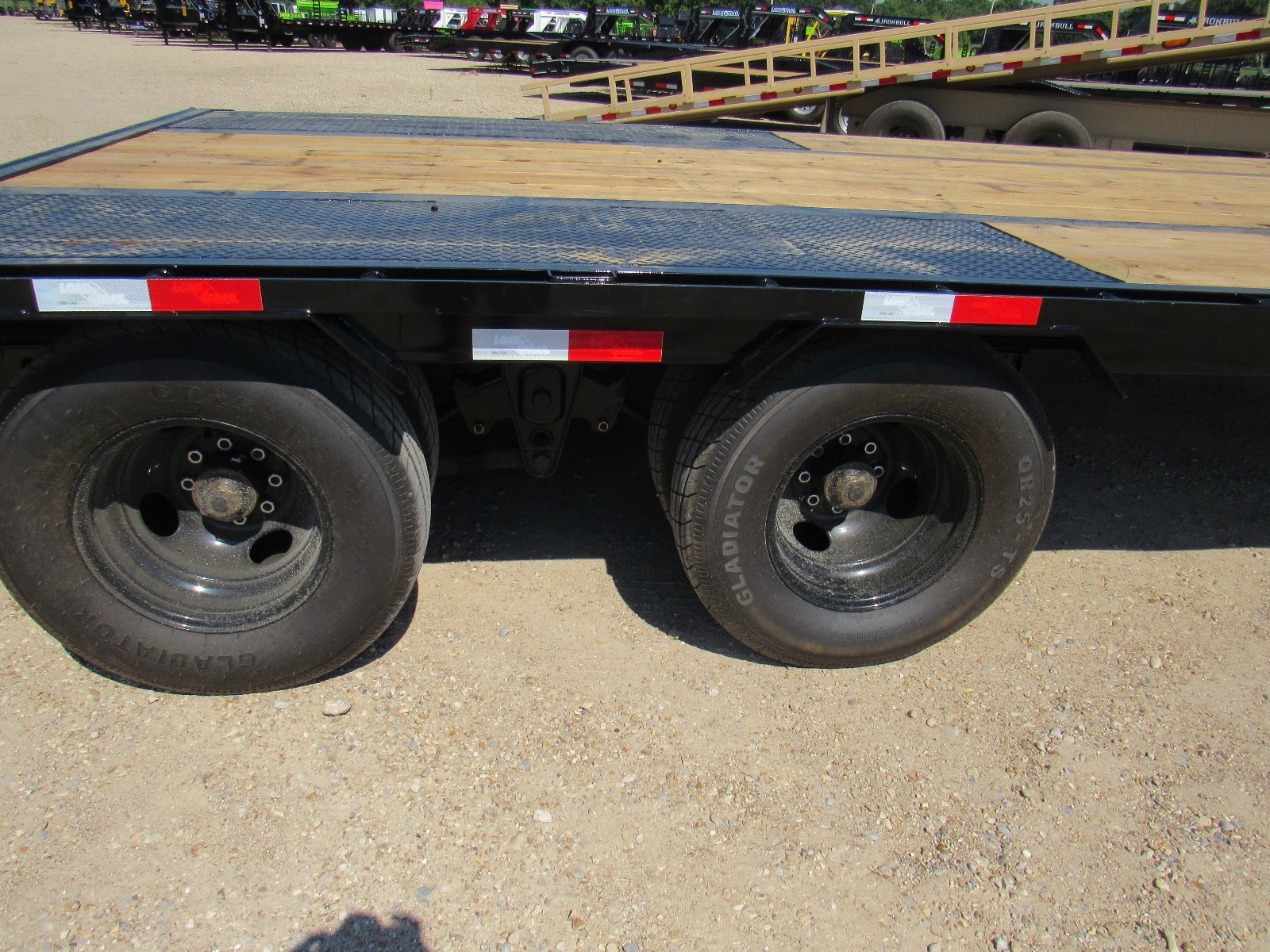 32'--GOOSENECK--HYDRAULIC DOVE TAIL & JACKS-2/10,000 AXLES-LOAD TRAIL--BRAND NEW
