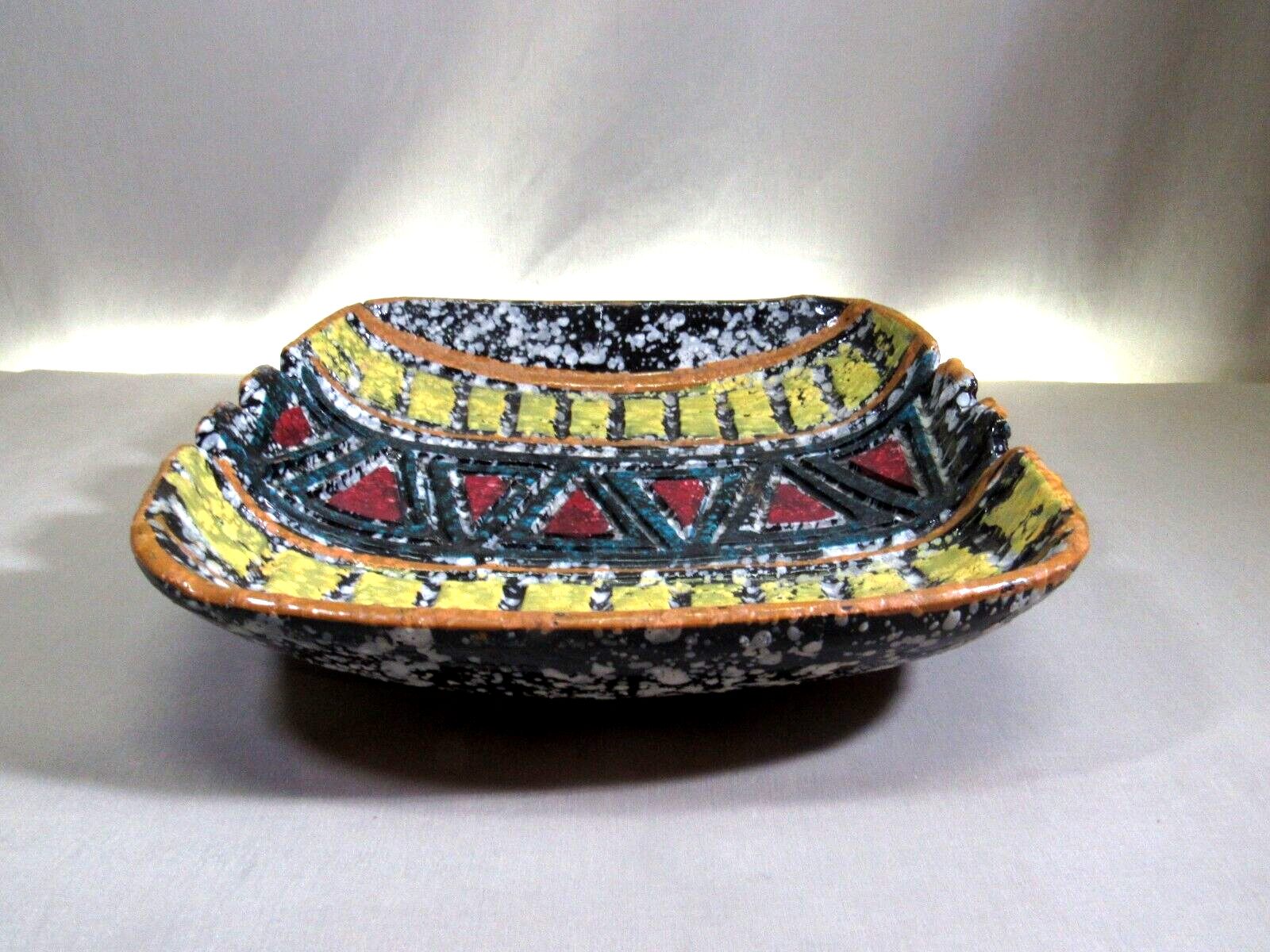 MID CENTURY MODERN GEOMETRIC DESIGN CERAMIC ASH TRAY MADE IN ITALY