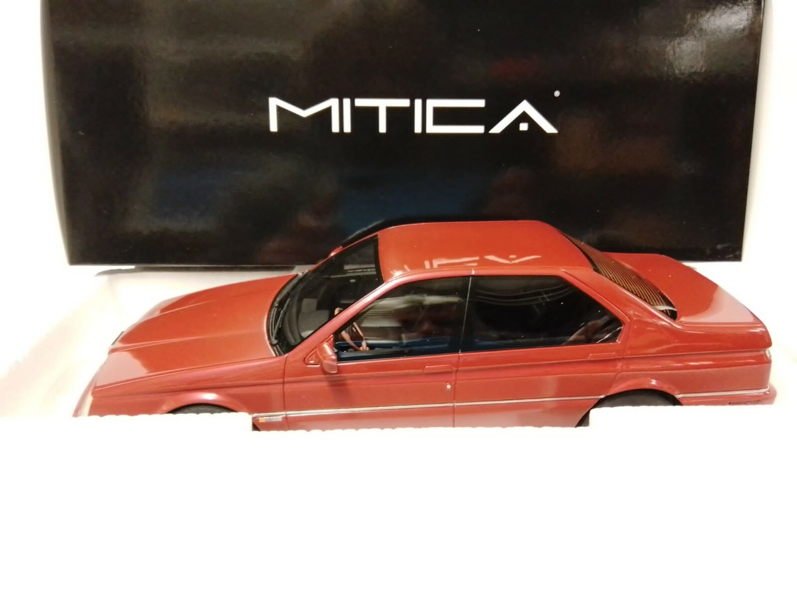 Legendary Alfa Romeo 164 Super V6 24V Metallic Red 1992 1/18