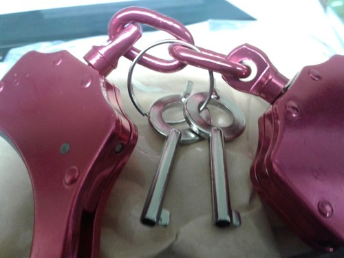Fun Professional Steel Standard Size Adult Hand Cuffs With 2 Real Keys  Pink