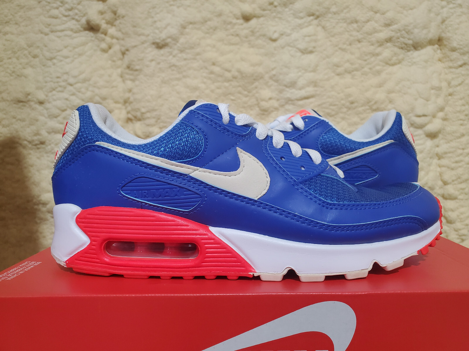 

Мужские кроссовки Nike Air Max 90 Hyper Royal Blue Coconut Milk Red DM8316-400 размер 8,5, Синий, Nike Air Max 90