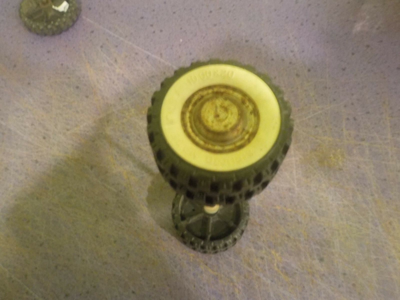 structo dual truck 4 tires 2 whitewall 2 hub-cap 1 axle 10.00x20 for parts