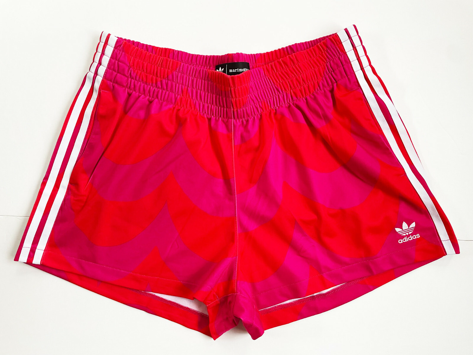 MARIMEKKO ADIDAS Originals Women's Shorts Magenta Red (Laine