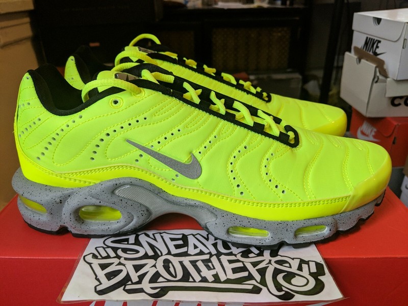 nike air max plus premium volt