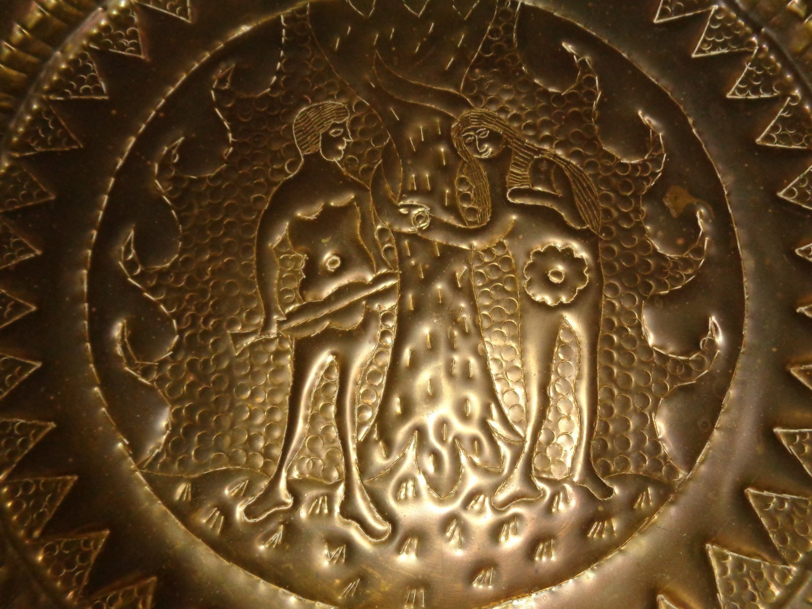 VINTAGE PRESSED METAL SERVING TRAY 