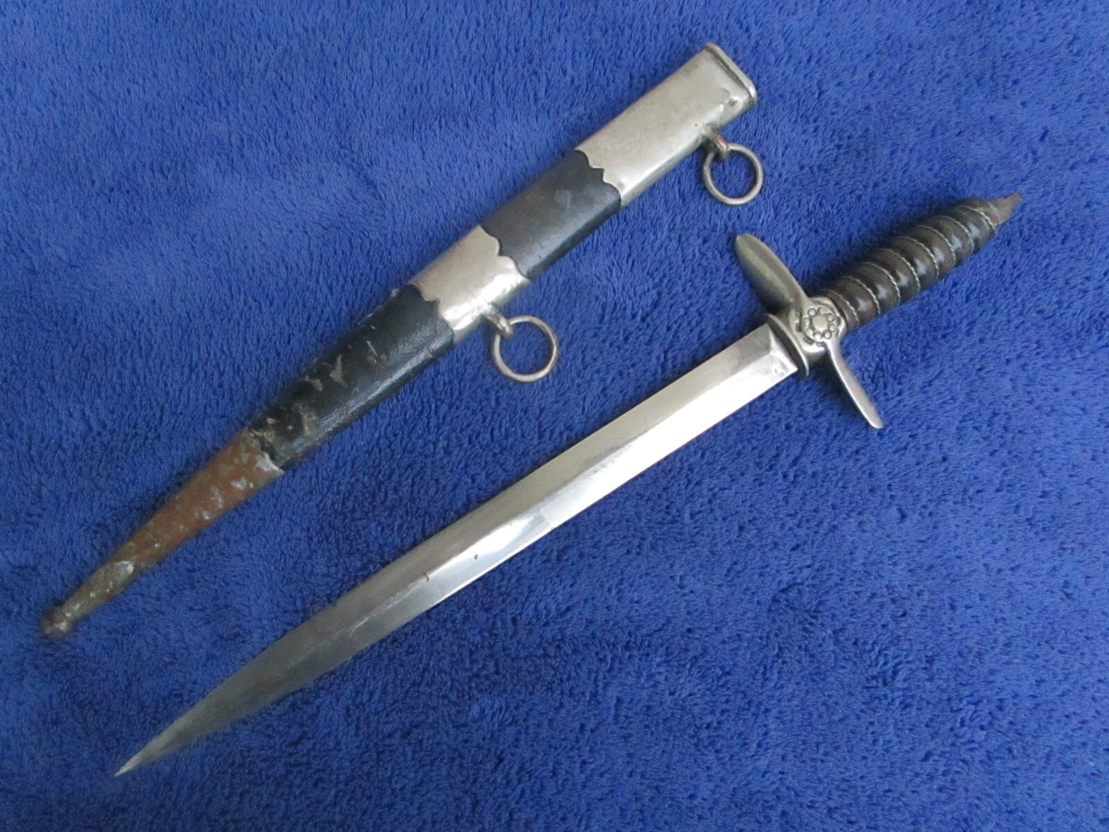 RARE ORIGINAL WW2 YUGOSLAVIAN M1937 AIR FORCE DAGGER KNIFE AND SCABBARD