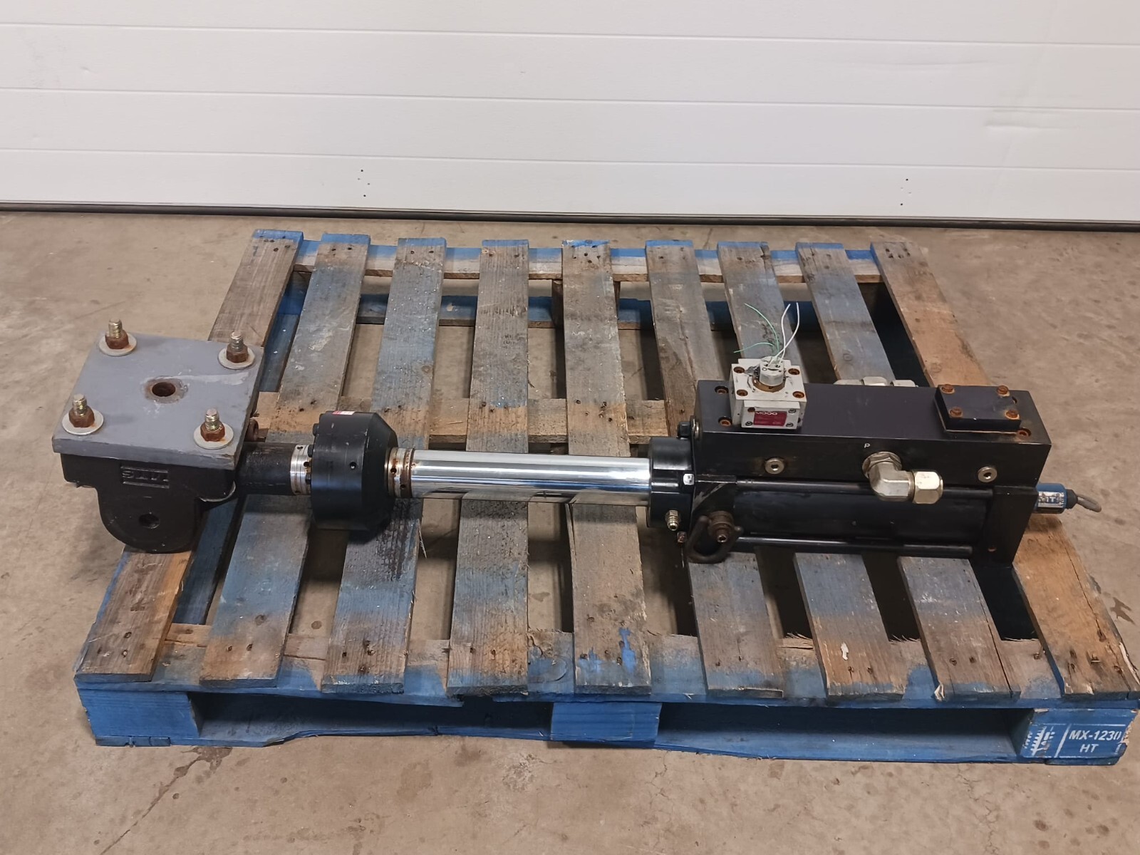 The Monty - Advanced APシリーズ HT500 MTS Systems MOOG Hydraulic Single Ended Actuator 243.25T