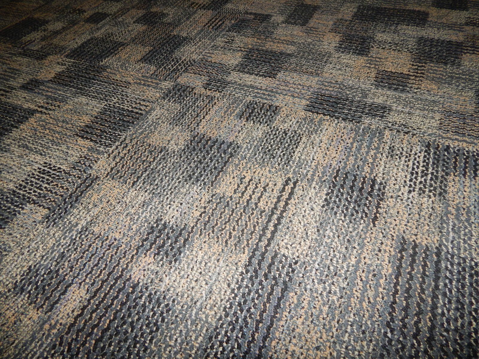 5 BOX  CARPET TILE 360 S/F Commercial Grade 100 % Nylon 24