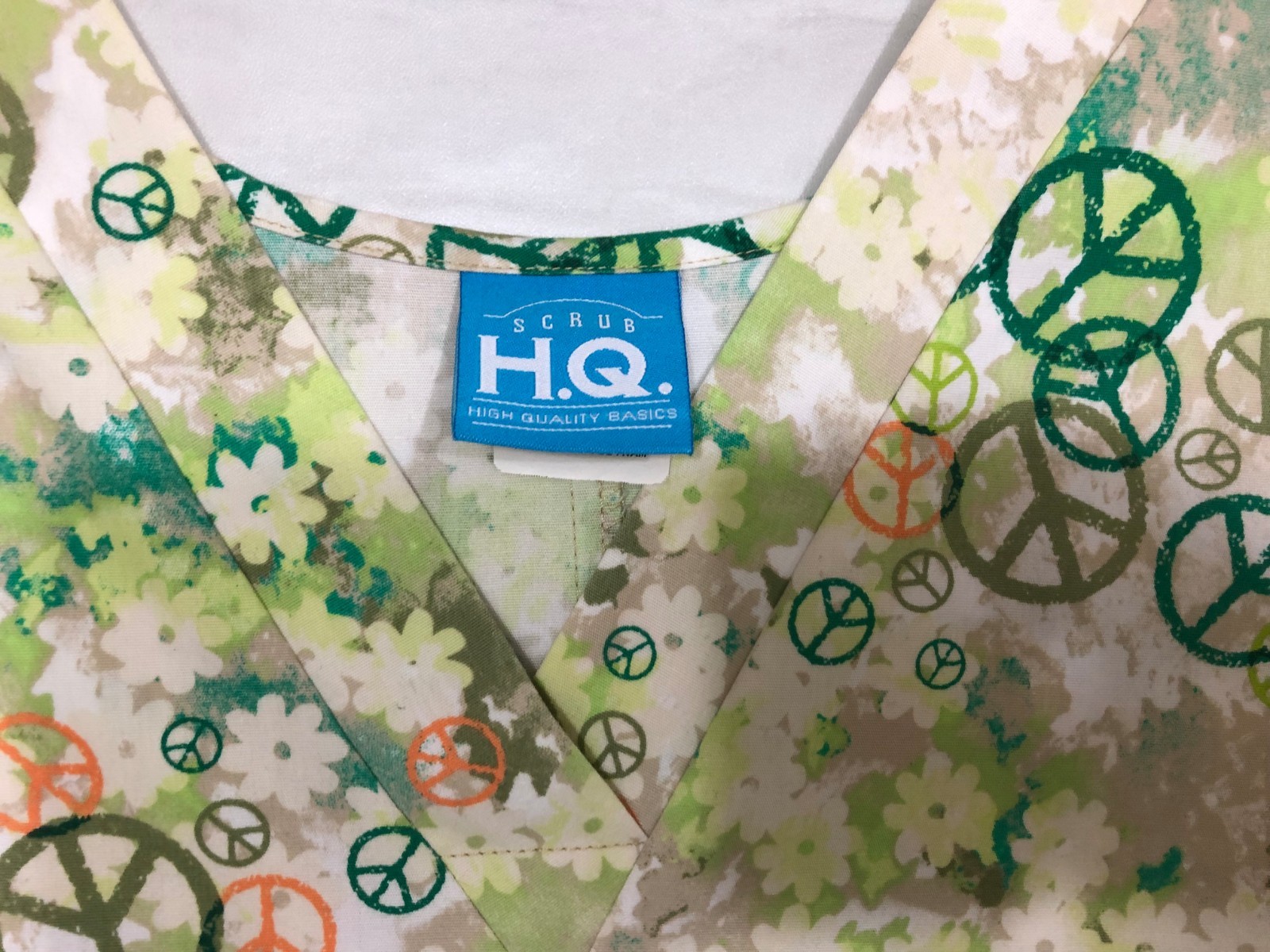 H.Q. Women's Scrub Top Short Sleeve Green, Tan Peace Sign Cotton Blend Size L