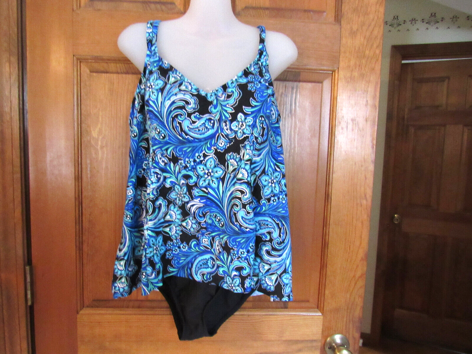 $85 CROFT & BARROW Bathing Suit Swimsuit Skirt Black Blue Floral Pad Bra 14 40