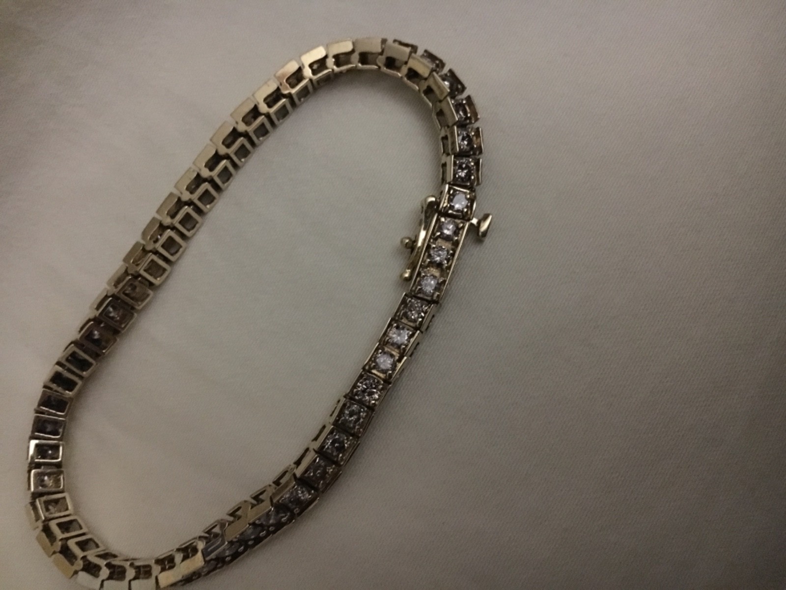 5 carats diamonds tennis bracelet in 10k solid gold