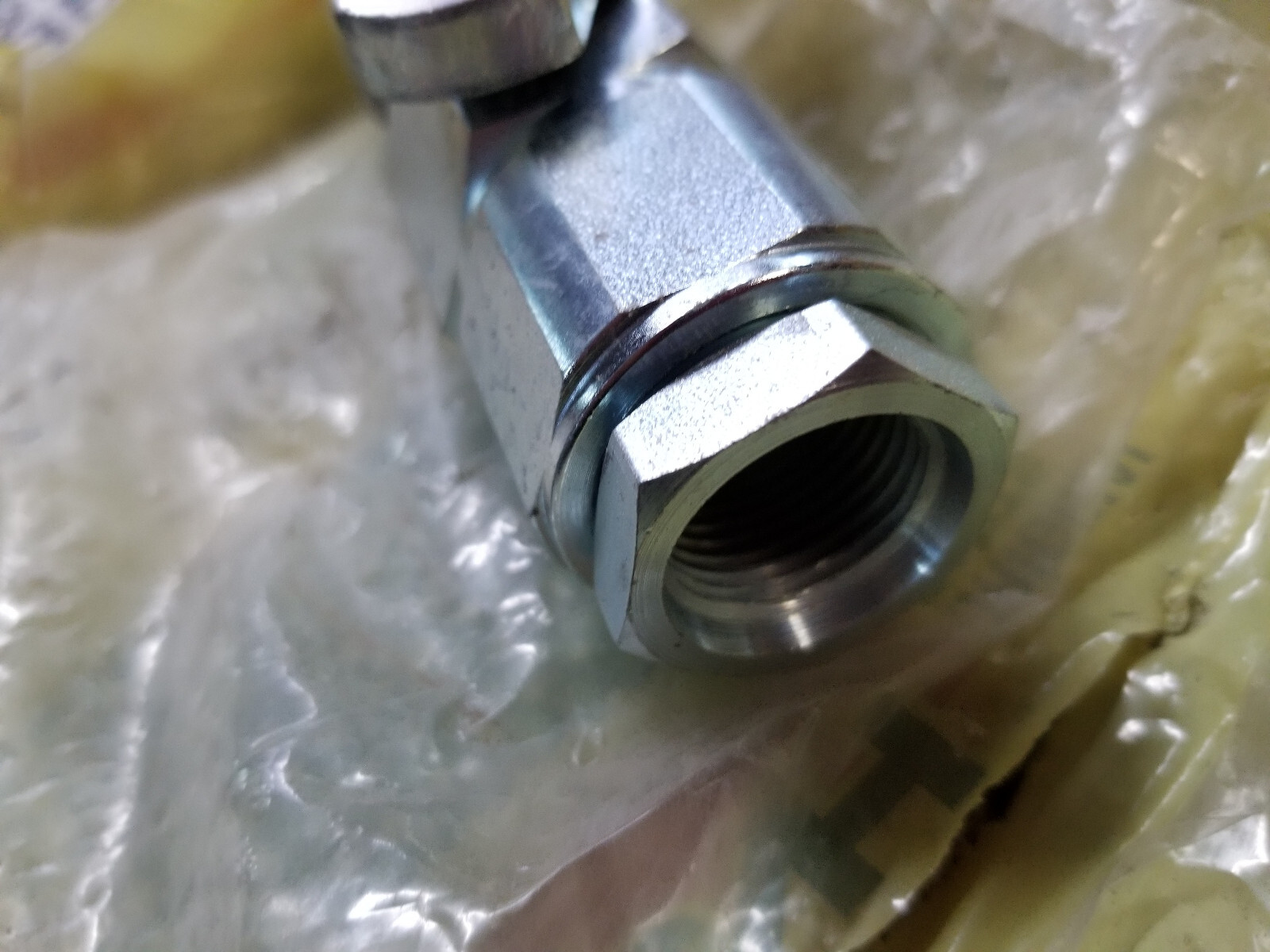 CASE CNH 86019354 COUPLING - Picture 3 of 5