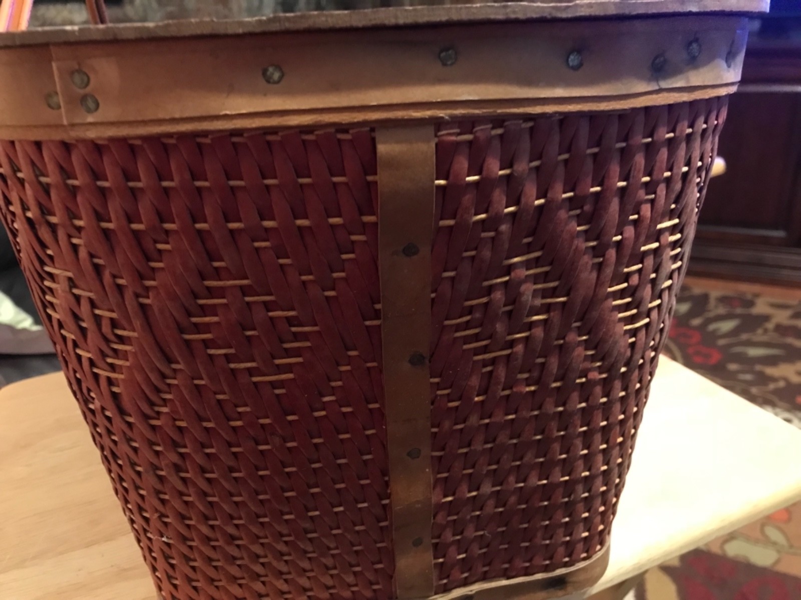 VINTAGE LARGE PICNIC BASKET  MADE BY QUALITY RED MAN BASKETS MADE IN U.S.A.