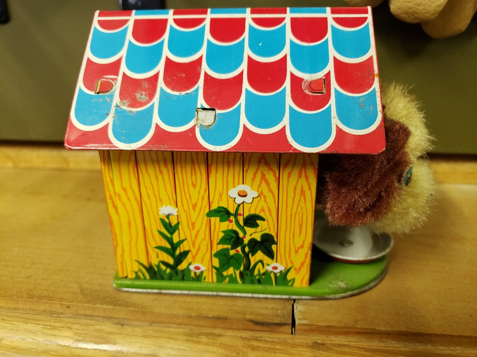 1940 vintage TIN METAL DOG HOUSE WIND UP TOY made in japan HAPPY DOGGIE WORKS!