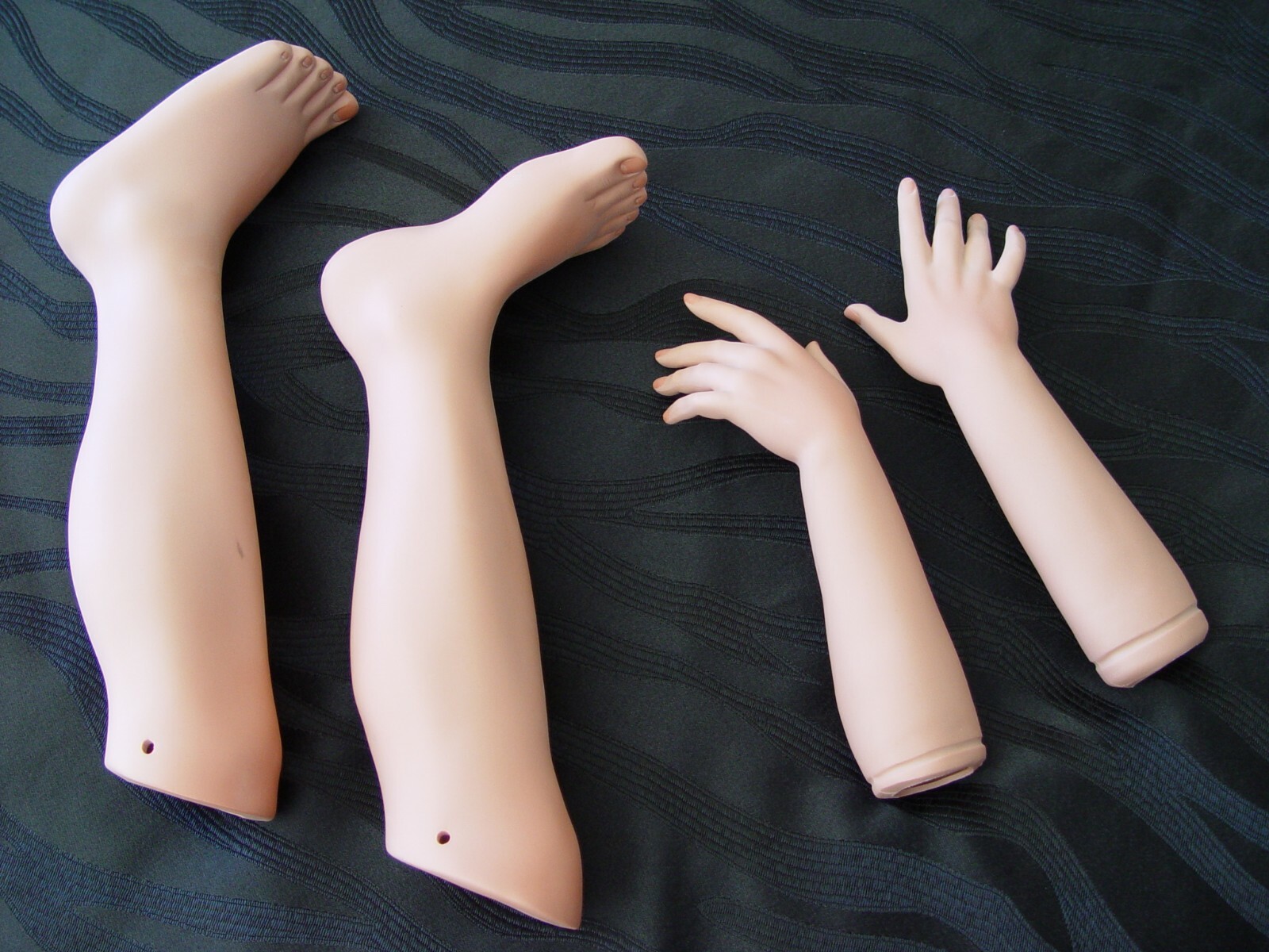 Fine porcelain doll kit in medium skin color. Complete with eyes.