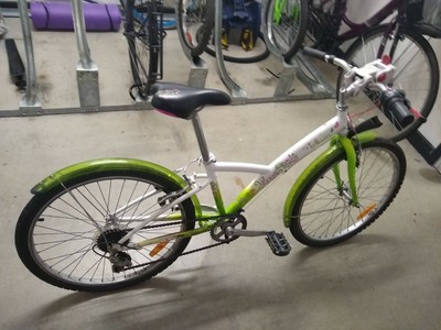 B'Twin Decathlon Green Girl's Bike 20in wheels with mudguards good condition.