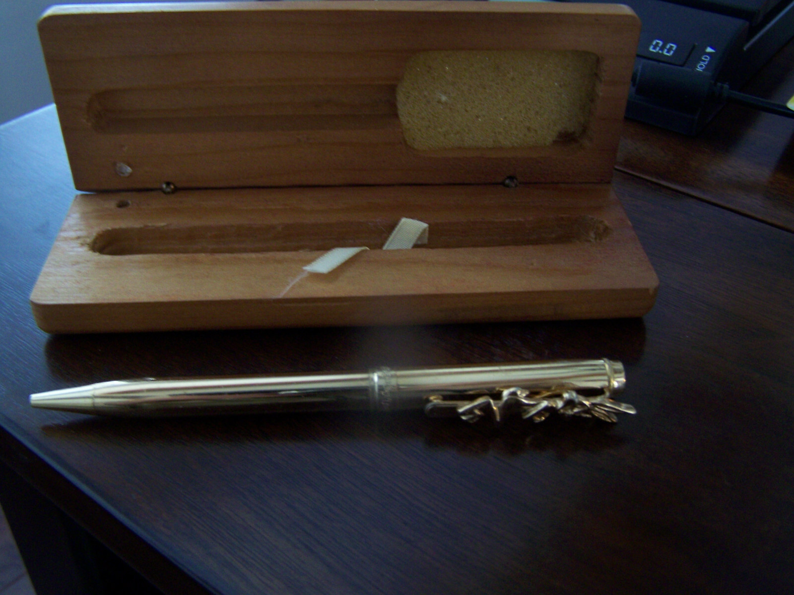 Warner Bros Looney Tunes Bugs Bunny Pen in Presentation Wood Box – Vintage 1995