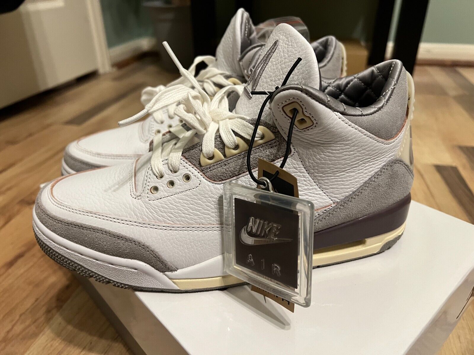 A MA MANIERE JORDAN 3 DS SZ 10.5 Womens / 9 Mens BRAND NEW w A MA MANIERE JORDAN 3 DS SZ 10.5 Womens / 9 Mens BRAND NEW w