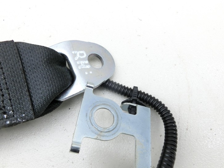 Toyota Auris II E18 12-15 Lim Gurtschloss Rechts Hinten Toyota Auris II E18 12-15 23.10.2013 7338002090C0 gebraucht Vorschau 4