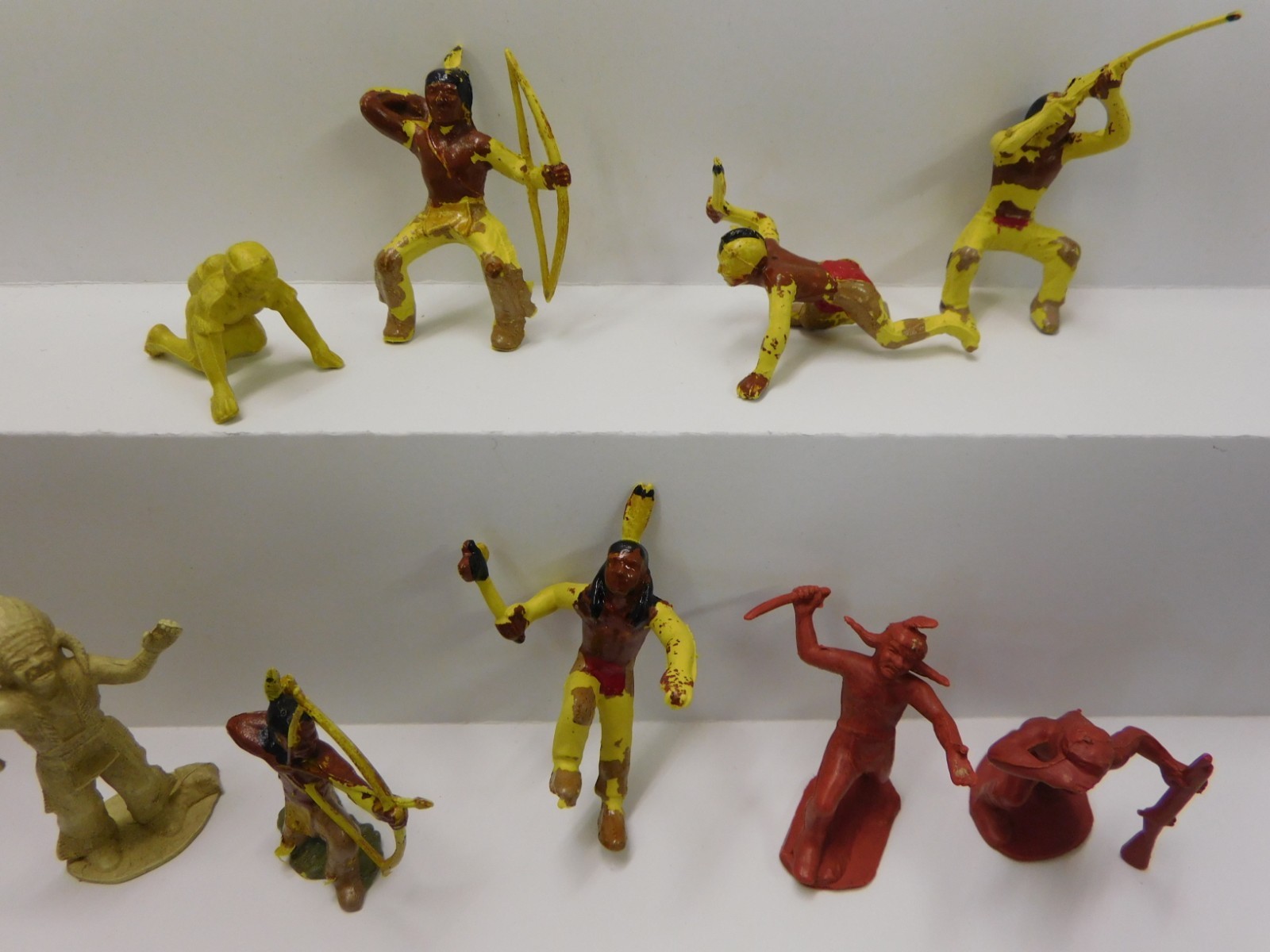 Marx Indians 45mm Plastic Playset Figures (b)