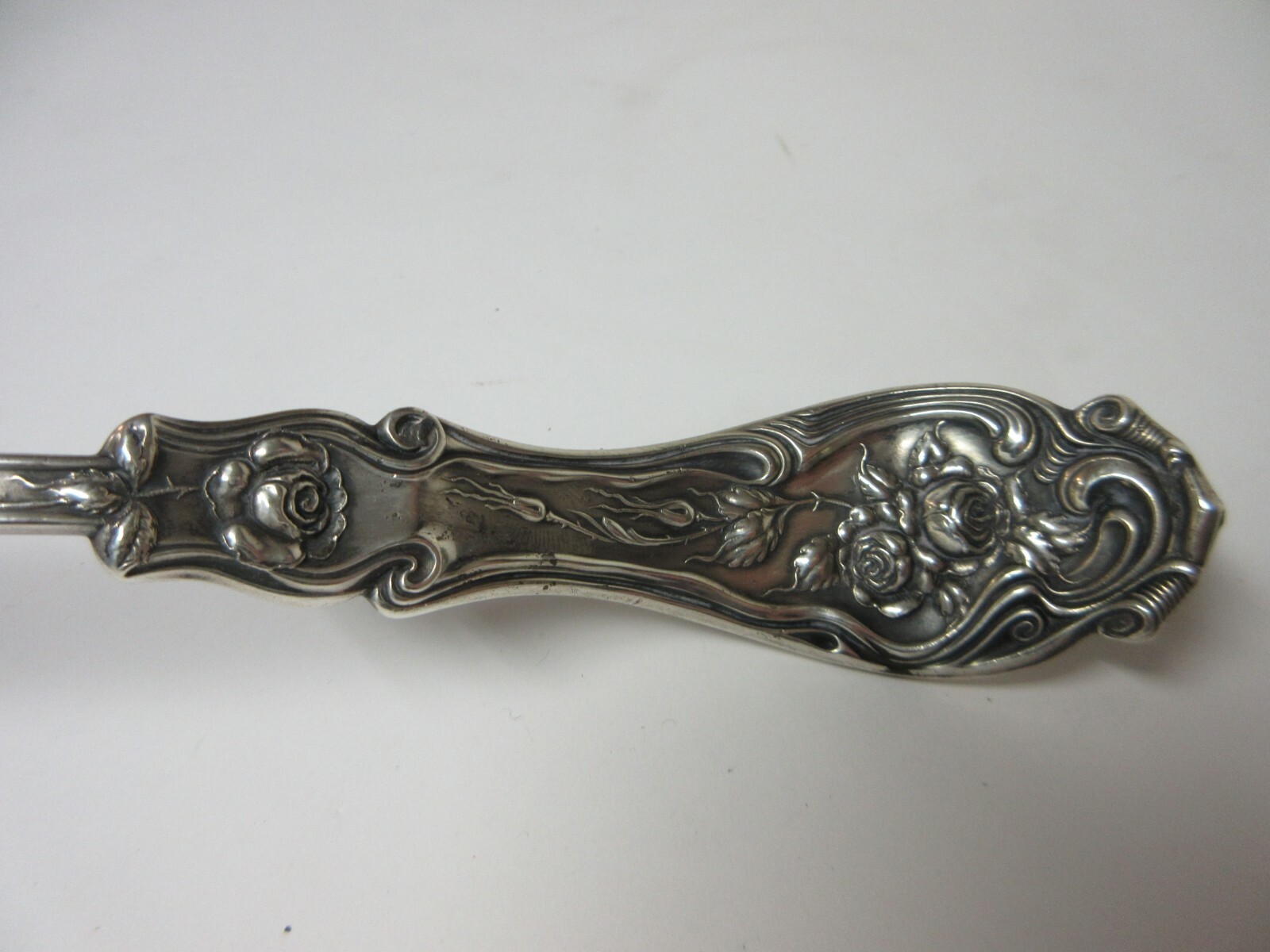 Wm. A Rogers A1 Silverplate 2 Spout Punch Ladle w/Fluted Rim Vining Roses