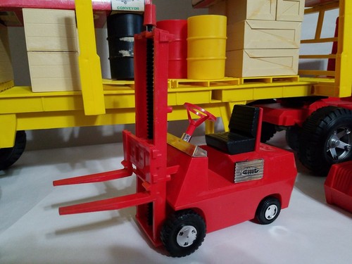 JOHNNY EXPRESS SEMI TRUCK BATTERY OPERATED FORKLIFT CARGO