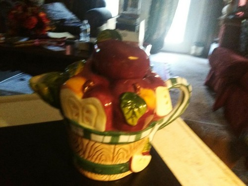 Ceramic  Apple  Harvest  Tea  Pot  ~  Young's   Exclusive  1999  -  Pre-Owned