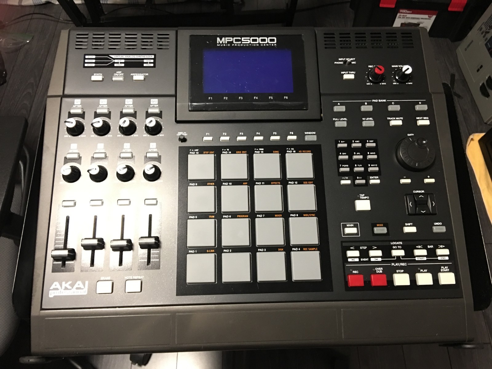 Akai Professional MPC 5000 Music Production - 192MB RAM W/ ORIGINAL BOX.