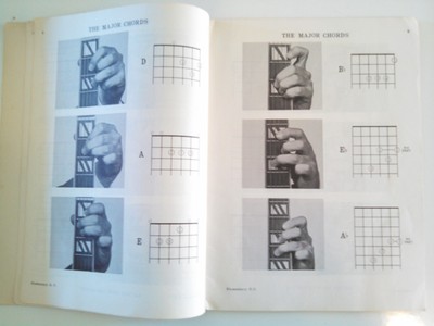 GUITAR CHORDS / MEL BAY / PICTURE & DIAGRAM / 1959