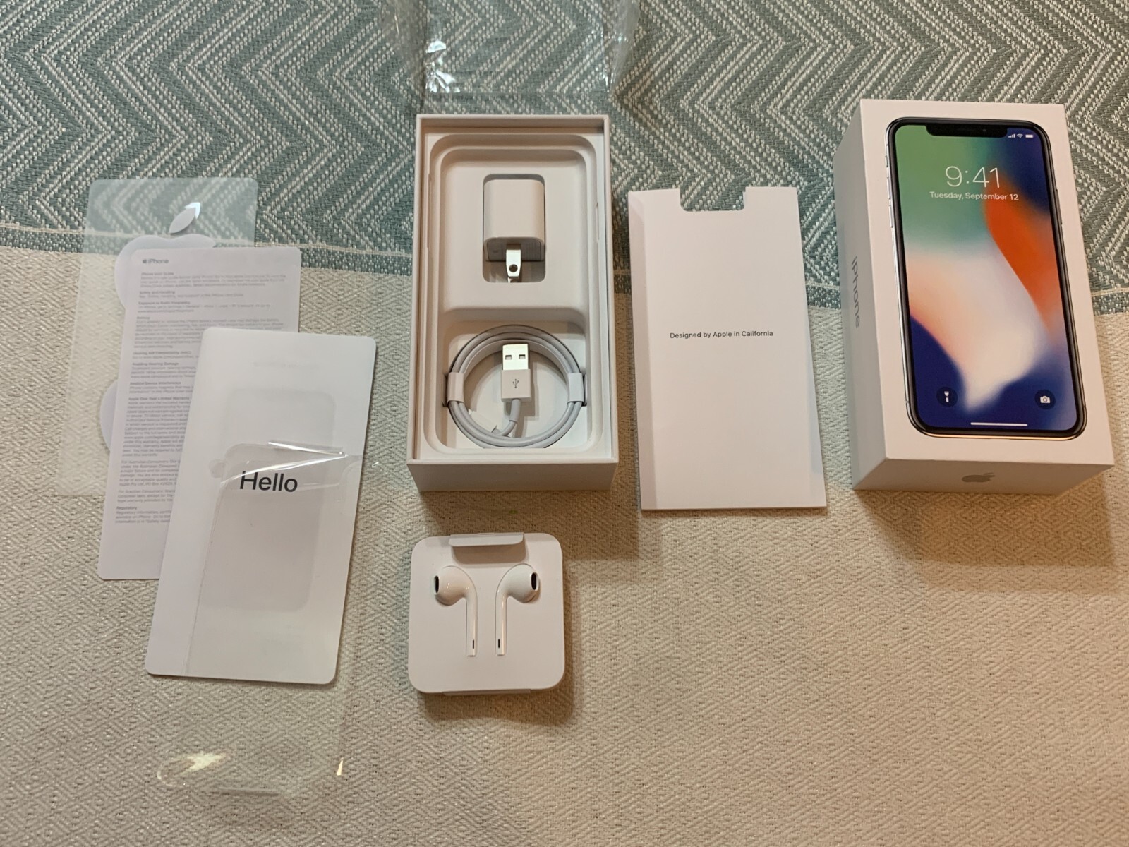 iPhone X A1865 Silver 256GB Original Box & All Accessories iPhone X A1865 Silver 256GB Original Box & All Accessories