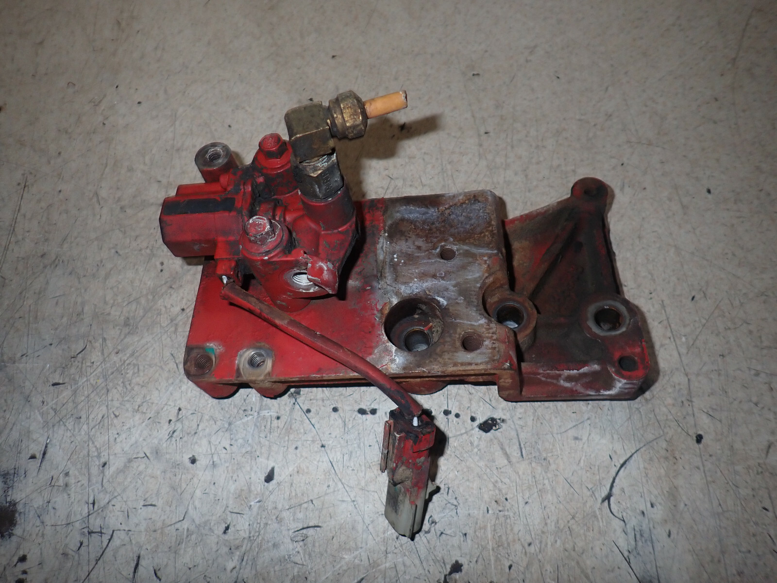 Cummins ISX15 Diesel Engine Shut Off Valve Bracket and