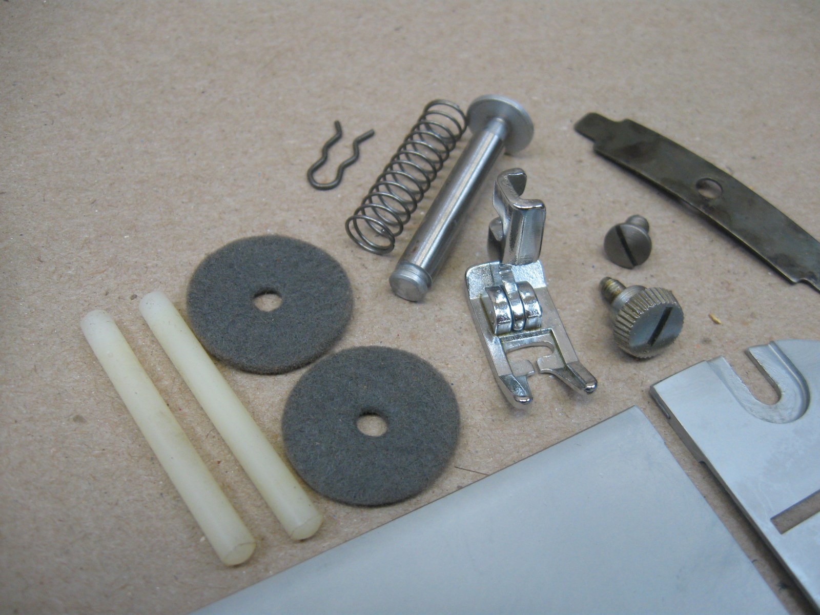 Vtg Singer 457 Stylist Sewing Machine Slide Needle Plates Clamp Foot Spool Pins