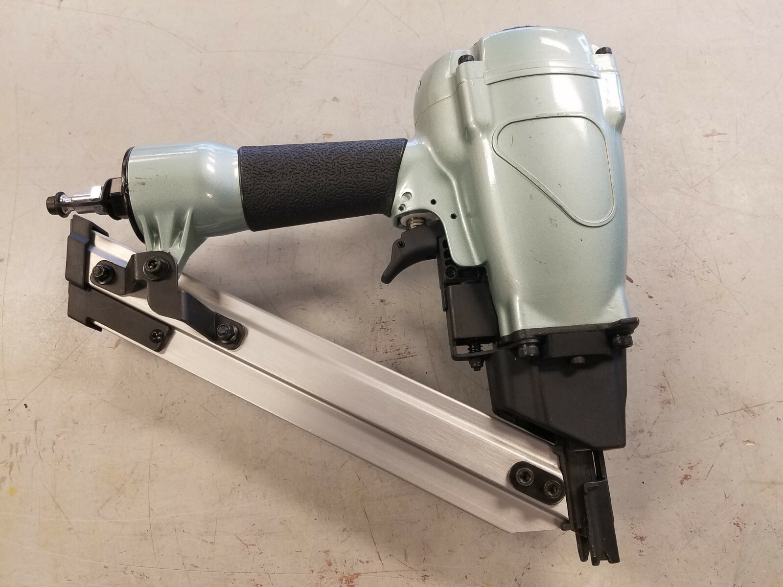 Hitachi - NR38AK - 1.5 Strap-Tite Connector Framing Nailer