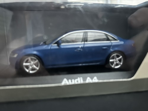 Audi A4 クワトロ Avant ミニカー アイスシルバー 1/43 B8 MINICHAMPS