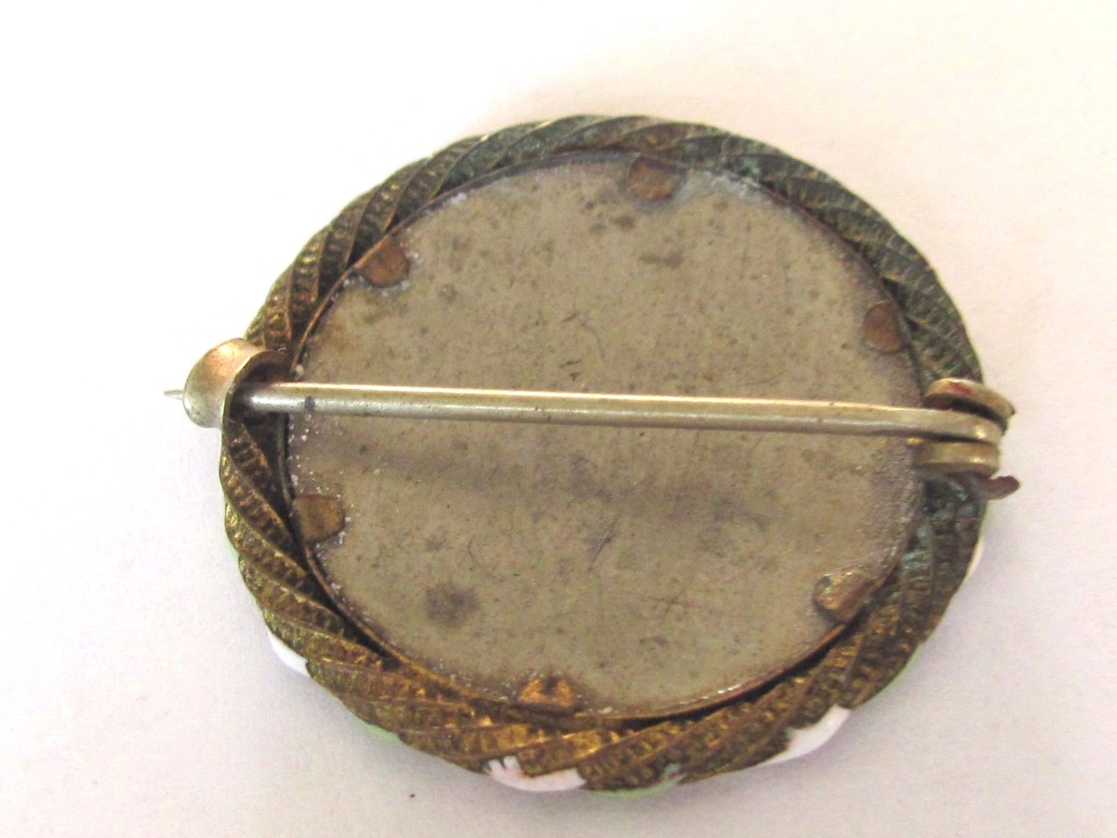 ANTIQUE FANCY  PHOTOGRAPH BROOCH PIN JEWELRY WOMEN GREEN WHITE ENAMEL RIM