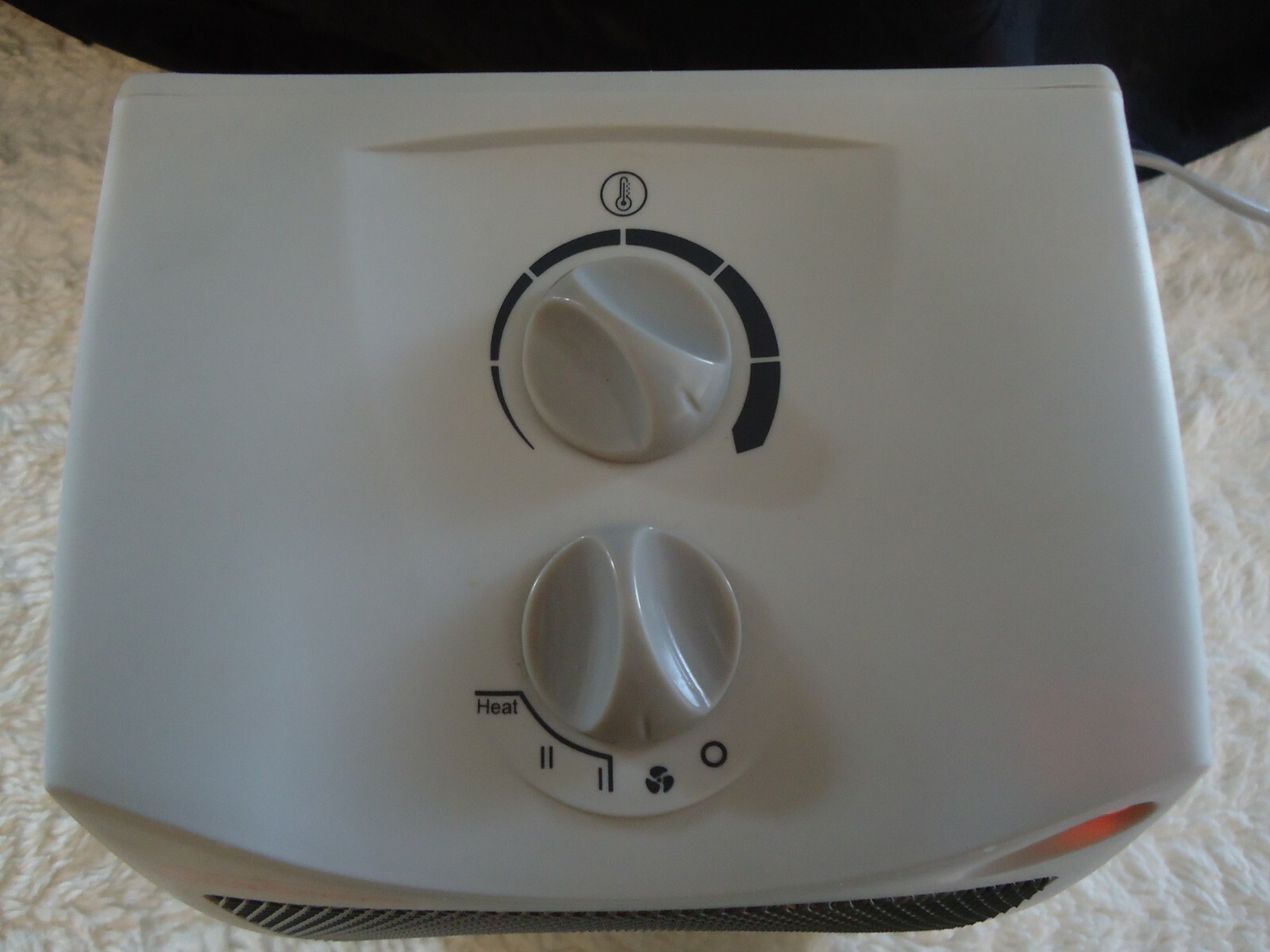 SUNBEAM 1500 WATT PORTABLE DESK TOP HEATER / FAN MODEL SCH-4051