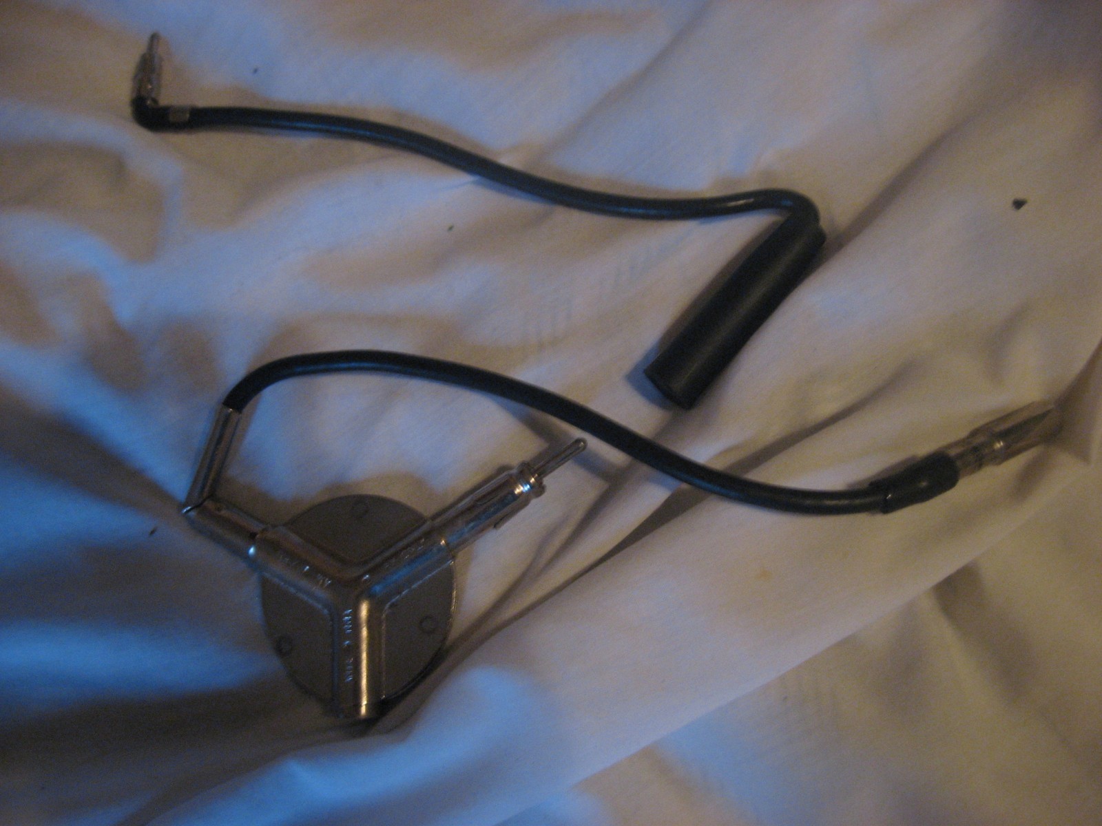 Unique AM FM Splitter Adapter Male / Female Y Antenna Ante NNA Switch