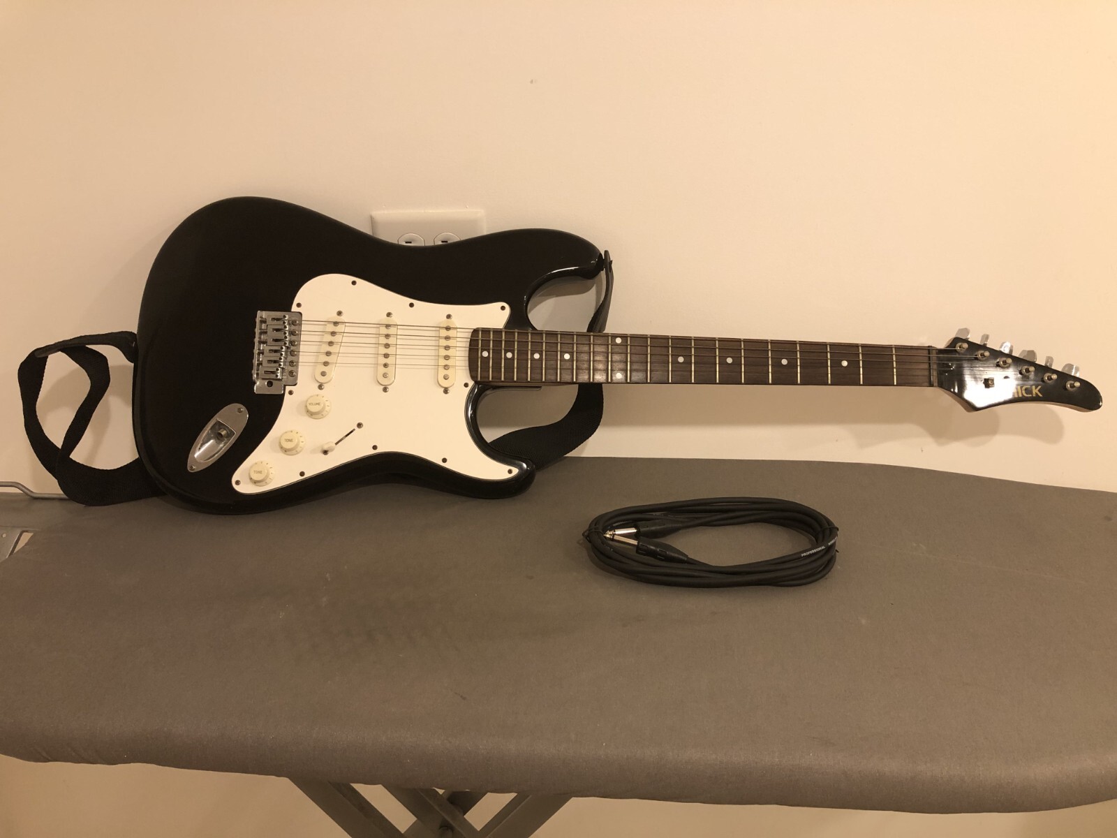 Samick Black & White LS-11 / BK Electric Strat Guitar | eBay