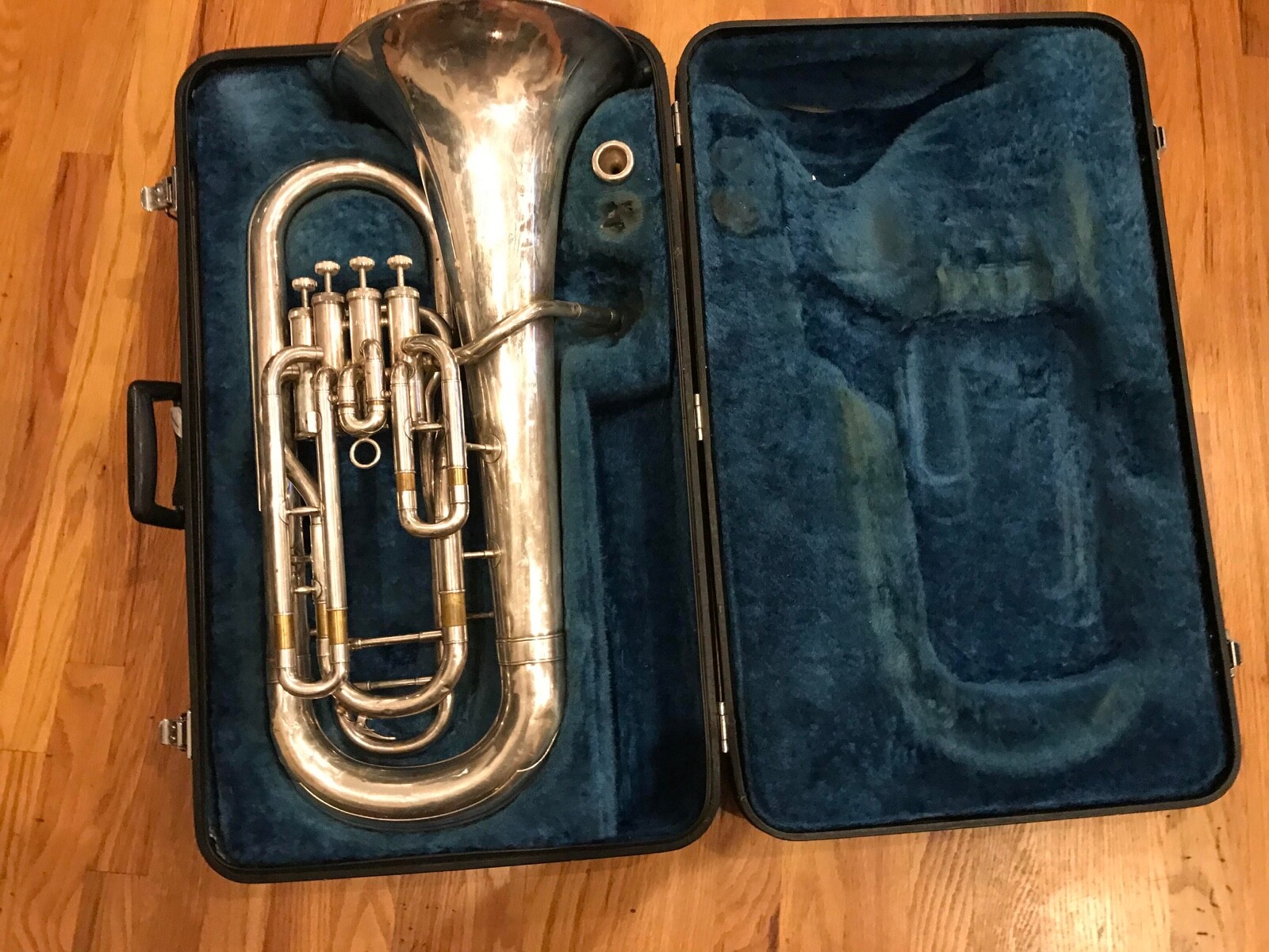 Yamaha YEP321S Silver 4 Valve Euphonium with Yamaha Case & 6 1/2AL