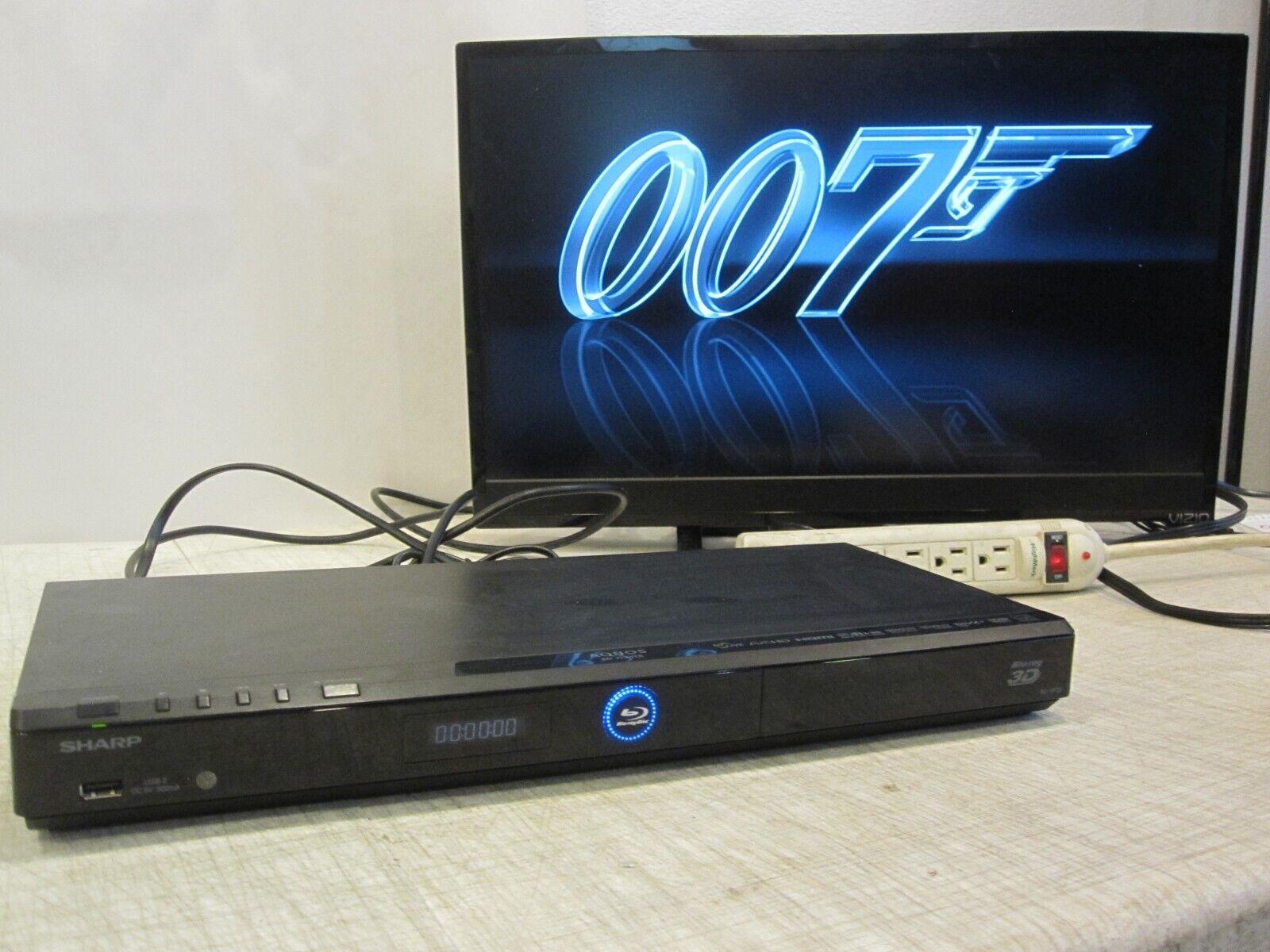 Sharp BD-HP25 3D 1080P Aquos High Quality Blu-Ray/DVD Player -Works Great Sharp BD-HP25 3D 1080P Aquos High Quality Blu-Ray/DVD Player -Works Great