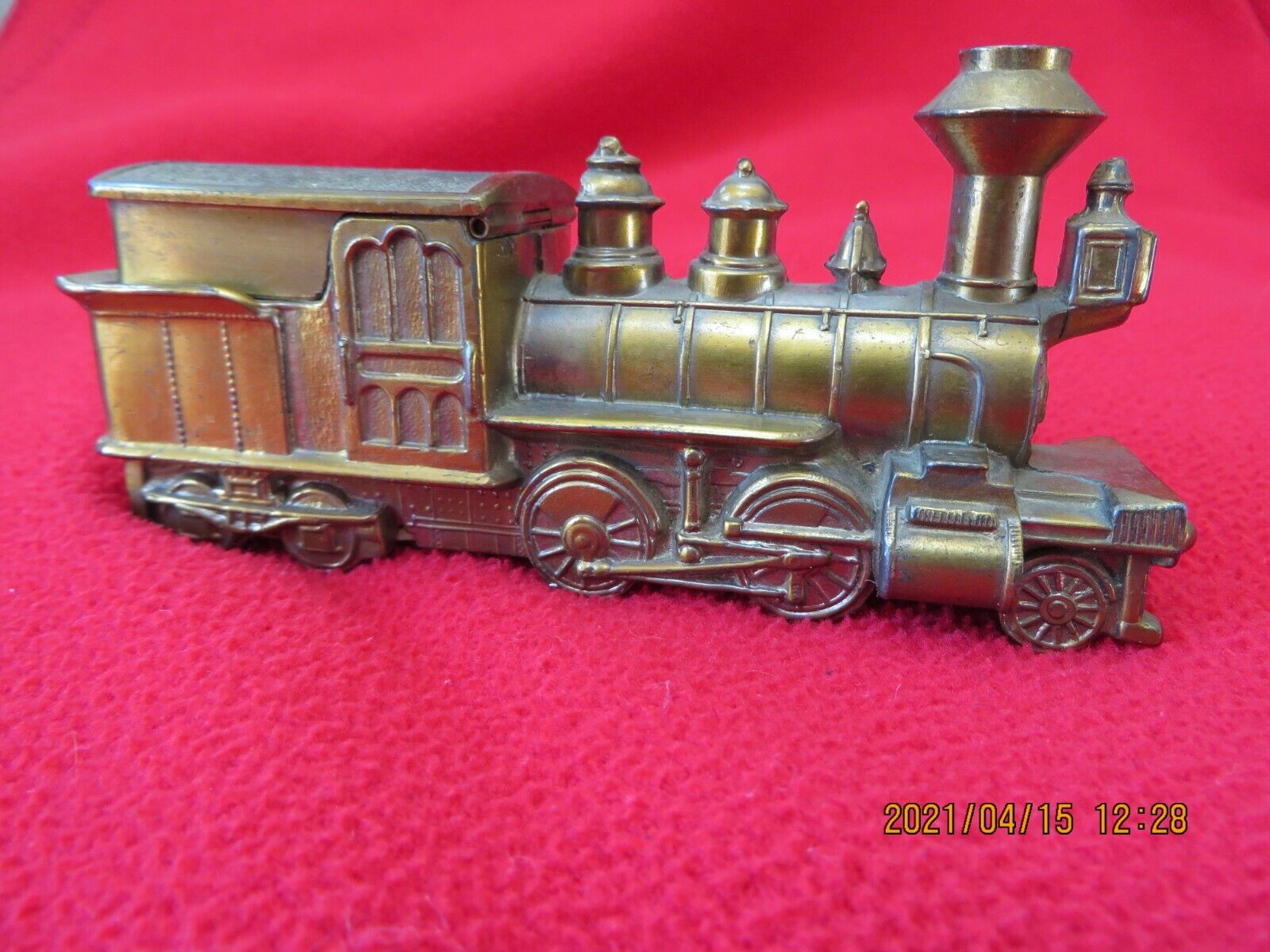 Vintage Windsor Japan, cast train locomotive table lighter Vintage Windsor Japan, cast train locomotive table lighter