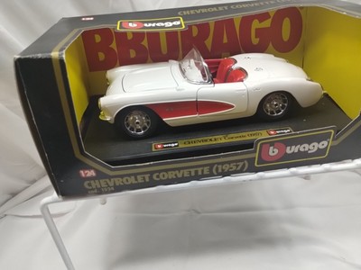 Burago 1/24 - 1957 Chevrolet Corvette Convertible - White and Red