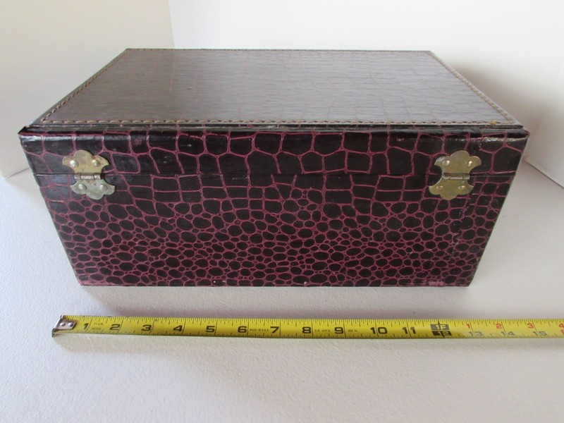 8 TRACK CASSETTE STORAGE CASE Holds 24 Tapes FAUX ALLIGATOR VINTAGE USA