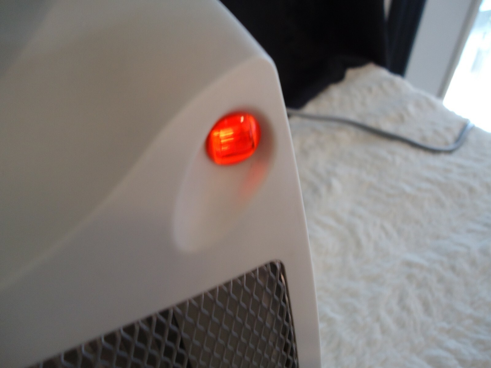 SUNBEAM 1500 WATT PORTABLE DESK TOP HEATER / FAN MODEL SCH-4051