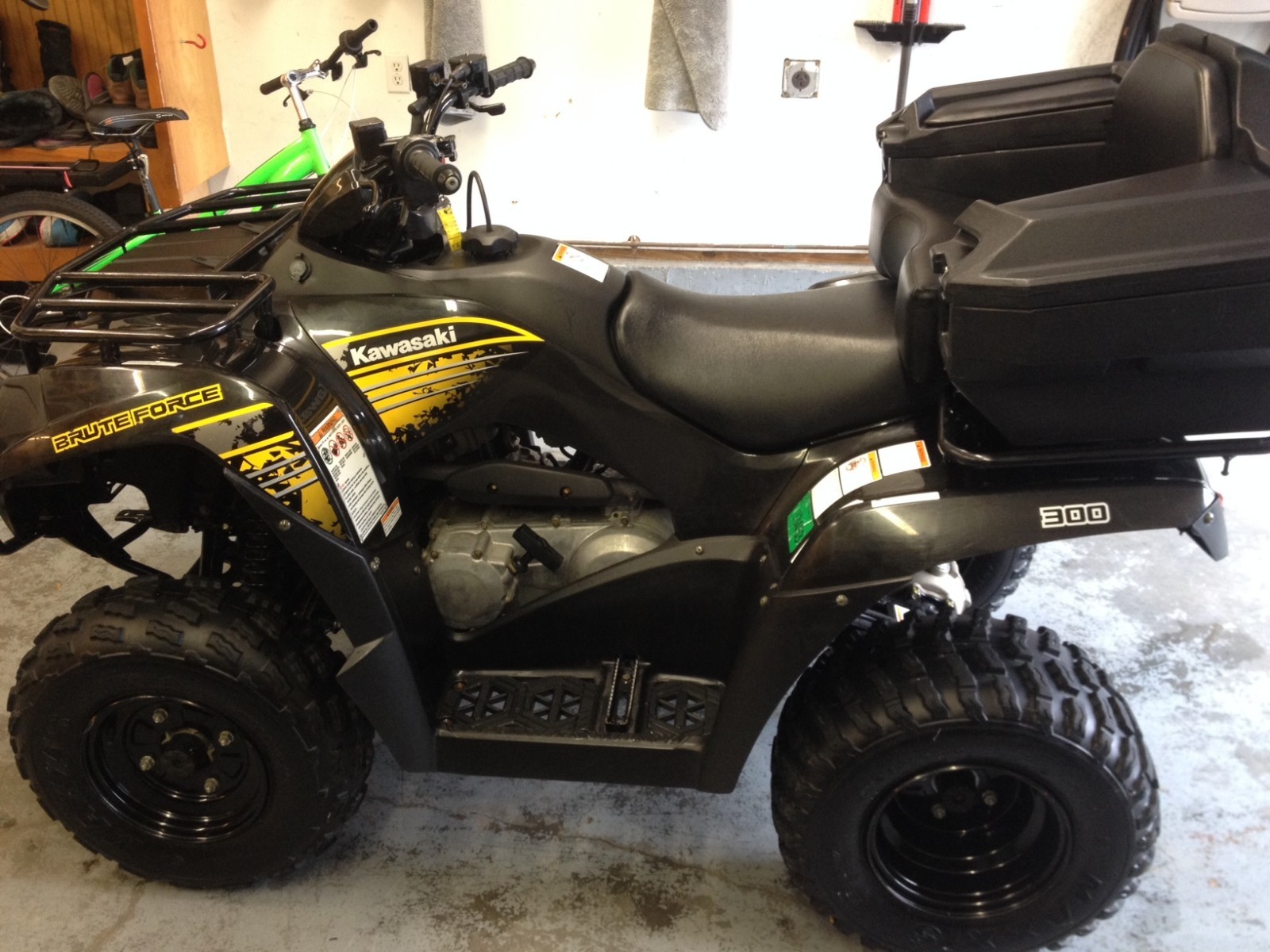 KAWASAKI BRUTE FORCE 300 4 X 2 ATV 2013 EXCELLENT CONDITION MODEL KVF300CDF