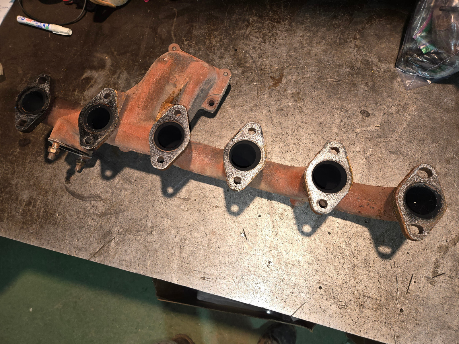 5441580 CUMMINS 6.7L EXHAUST MANIFOLD 2020 RAM 5500 68444859AA - Picture 5 of 10