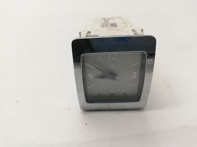 メルセデスベンツ純正部品　W212・W218時計 A218 827 00 00 メルセデスベンツ純正部品 W212・W218時計 A218 827 00 00