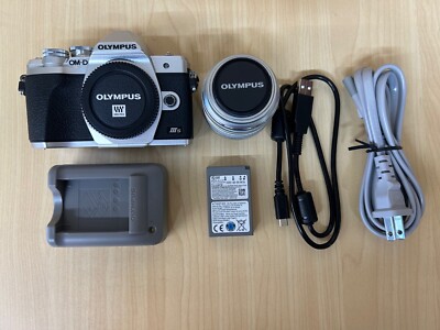Olympus OM-D E-M10 Mark IIIs Body w/ M.Zuiko 14-42mm f/3.5-5.6 II R Lens Silver